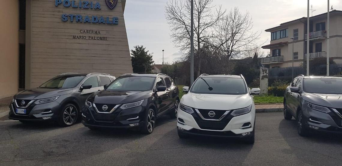 Auto rubate e rivendute nell'autosalone: sequestrate sei vetture