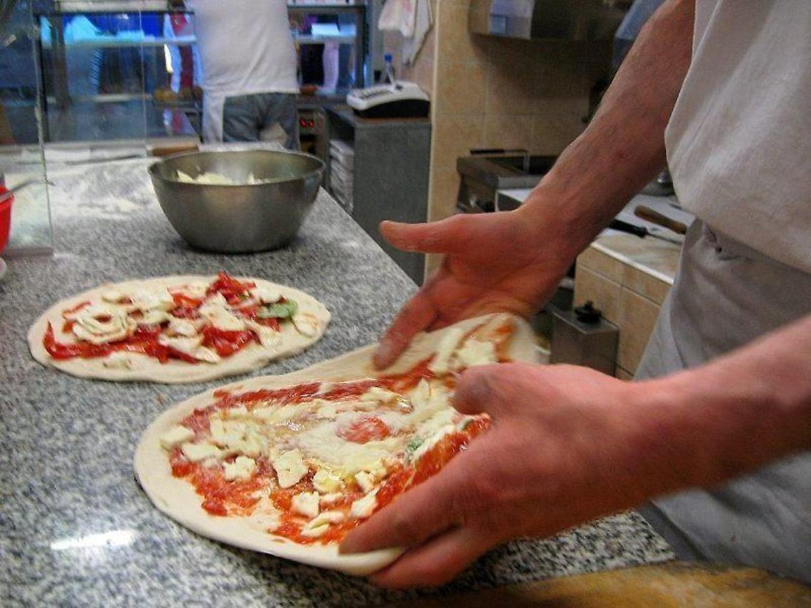 Pizzeria aperta "per consegne a domicilio", ma in realt&agrave; vendeva sul posto