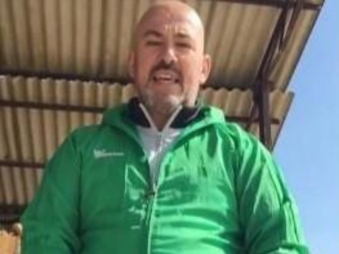 L'assessore si filma con un'accetta: "Non uscite senn&ograve; sono mazzate"