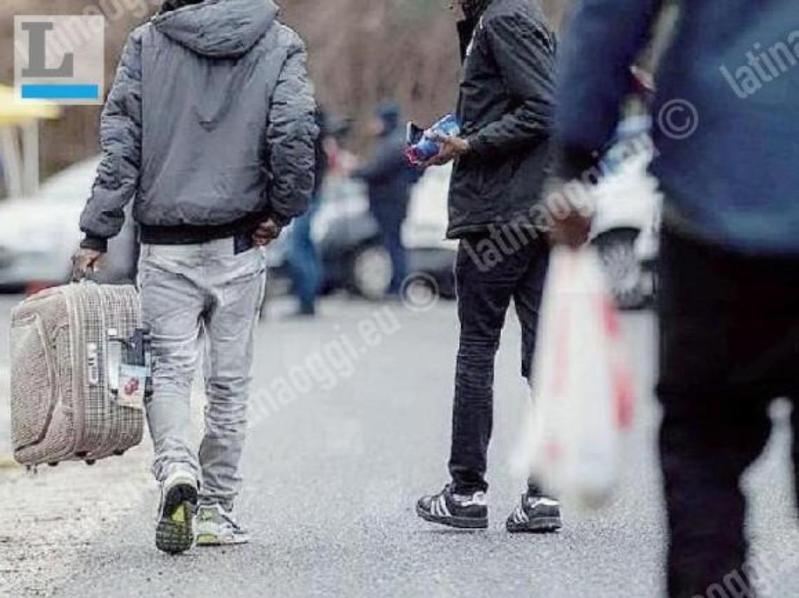 Coronavirus, migranti di Nettuno trasferiti ad Anzio: il sindaco: "Atto sconcertante"