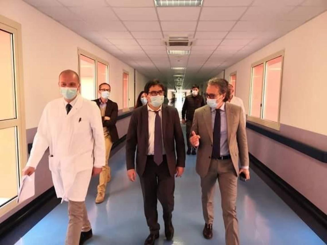Coronavirus, l'assessore D'Amato visita l'Ospedale dei Castelli