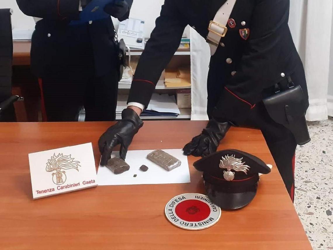 Trovati con quasi due etti di hashish: arrestati due giovani