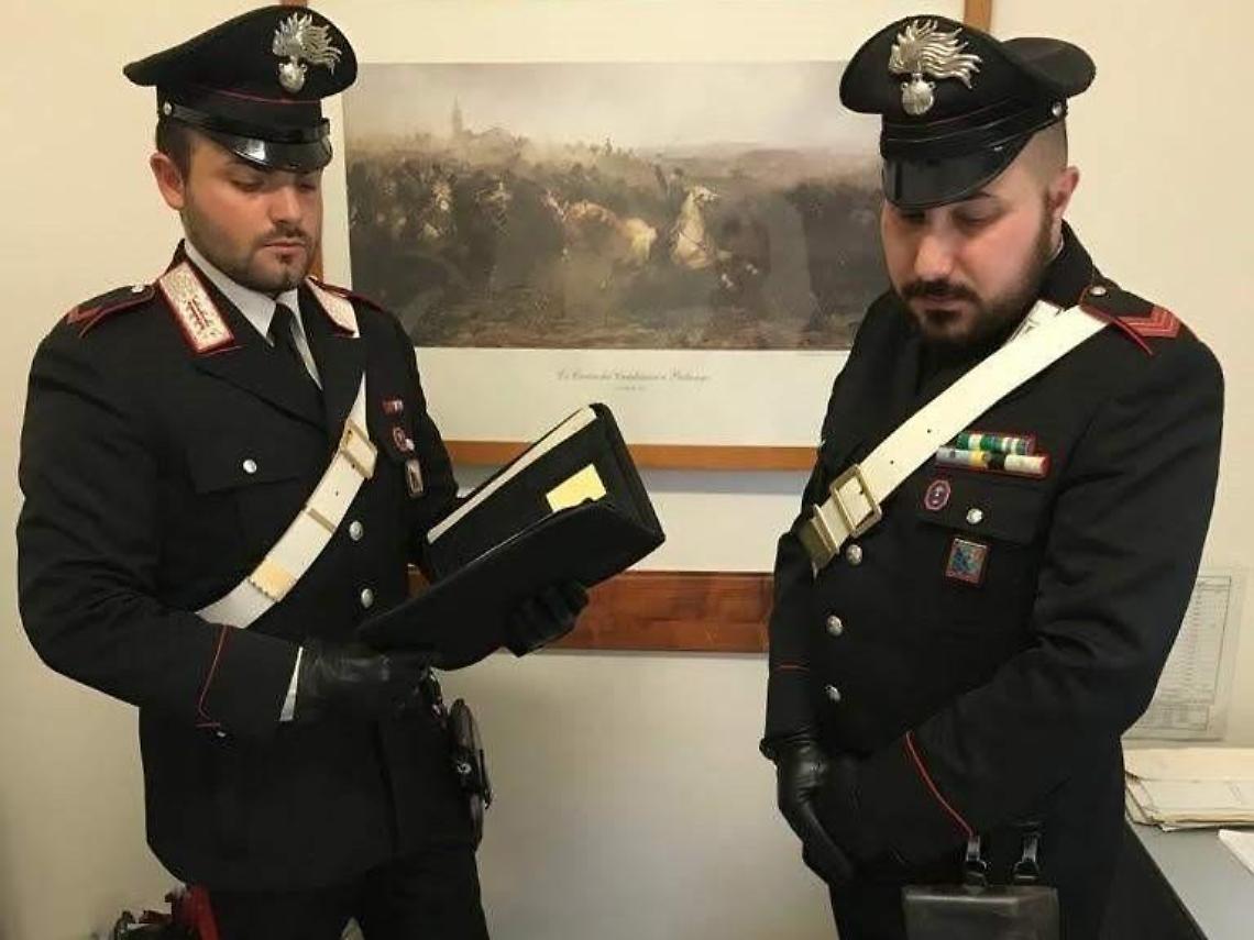 Trovato con l'hashish pronto per lo spaccio: giovane pusher denunciato