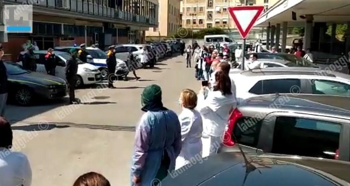 Le forze dell'ordine omaggiano medici e infermieri del Dono Svizzero