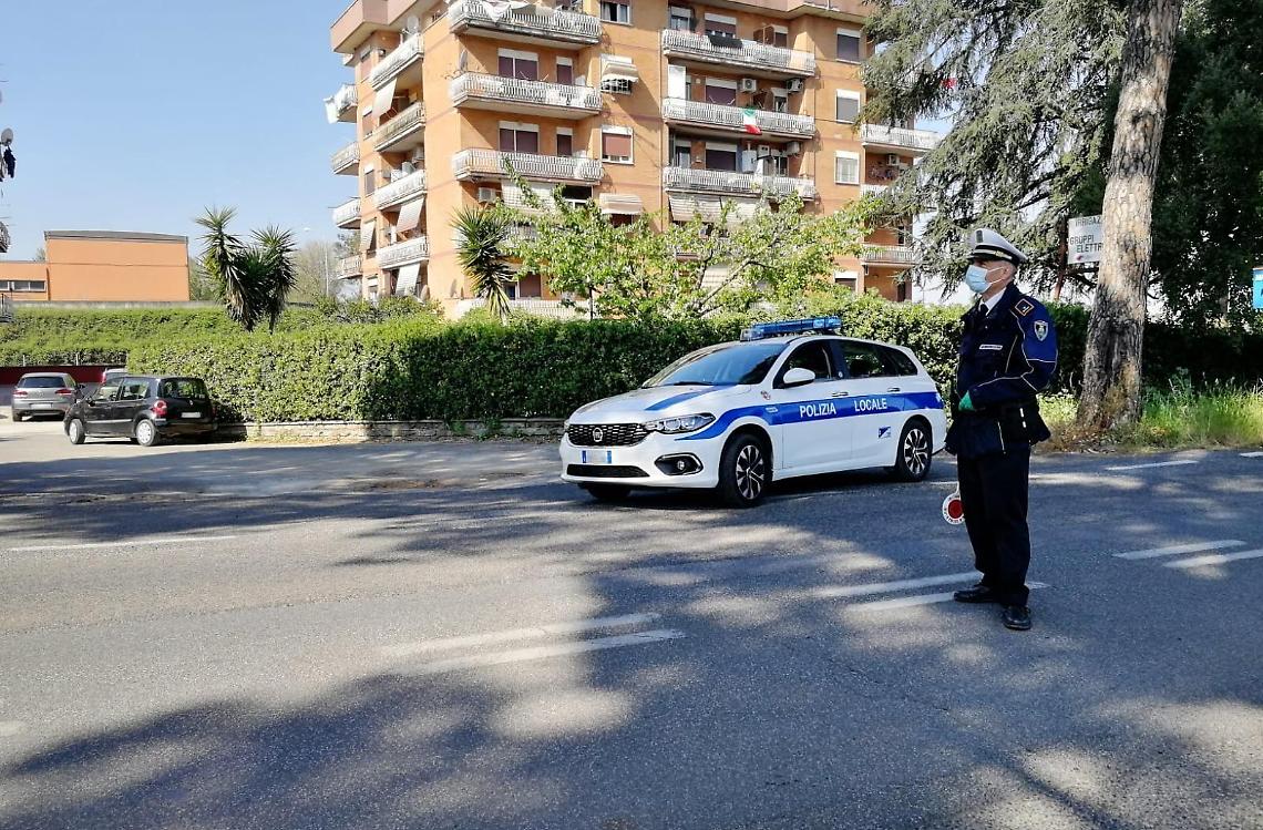 Coronavirus, raffica di controlli: "Non vanifichiamo quanto fatto finora"