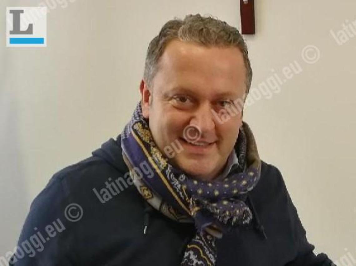Il vicesindaco pubblica foto del Duce su Facebook: «Era solo un test»