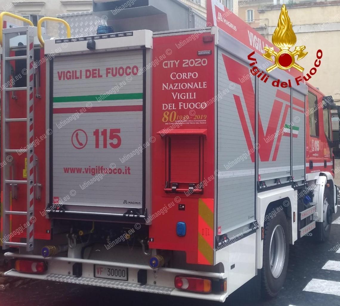 Stava soffocando durante la poppata, neonato salvato dai vigili del fuoco