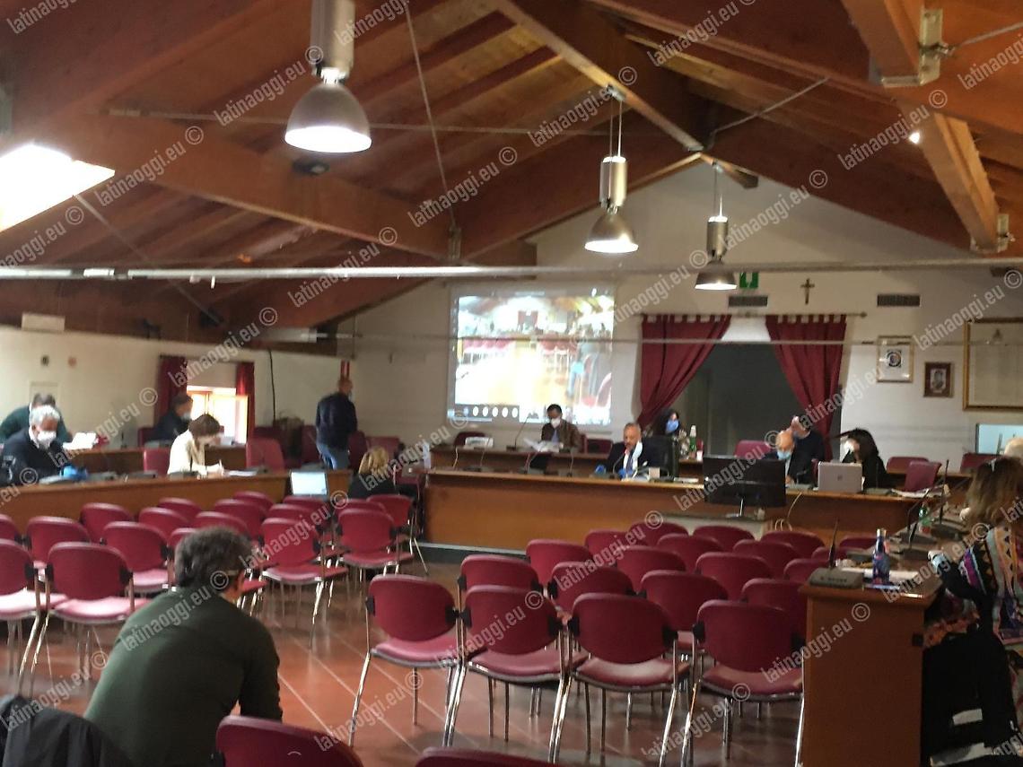 Coronavirus, approvato in consiglio il maxi emendamento da un milione