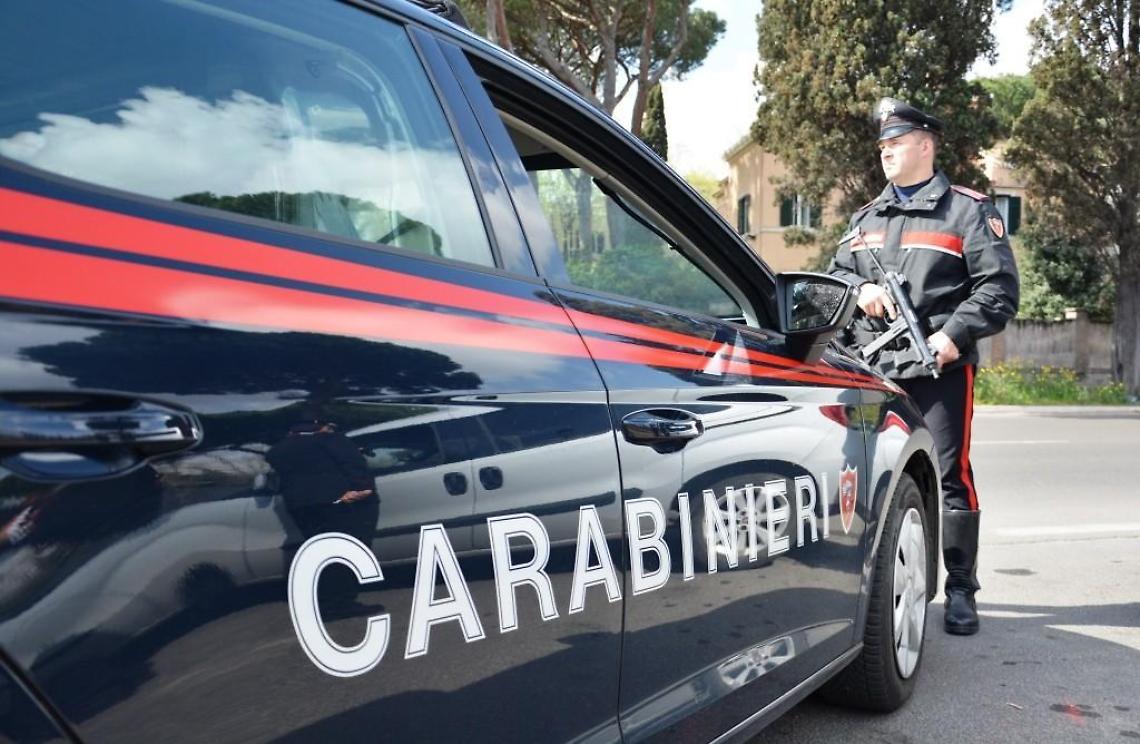 Trovati con cocaina e coltelli: denunciate due persone