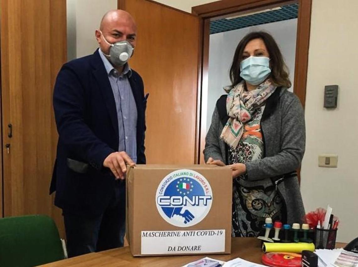 Coronavirus, trecento mascherine donate per gli over 65