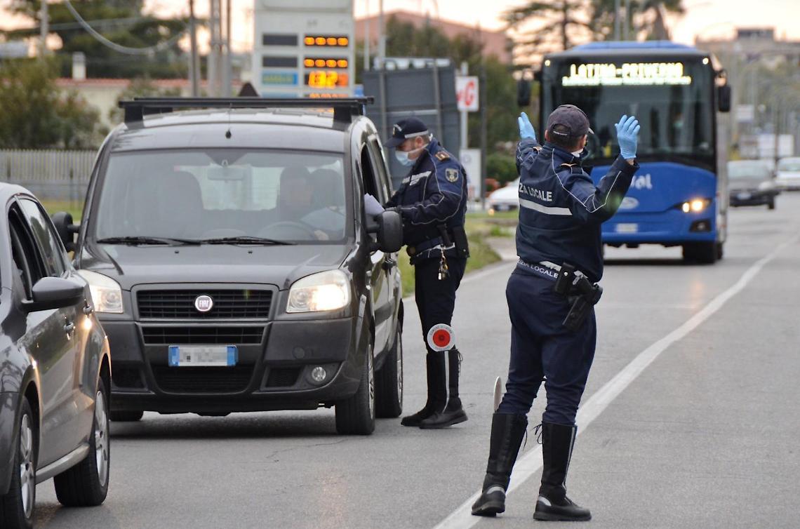 Latina, prelievo in banca missione quasi impossibile per un anziano