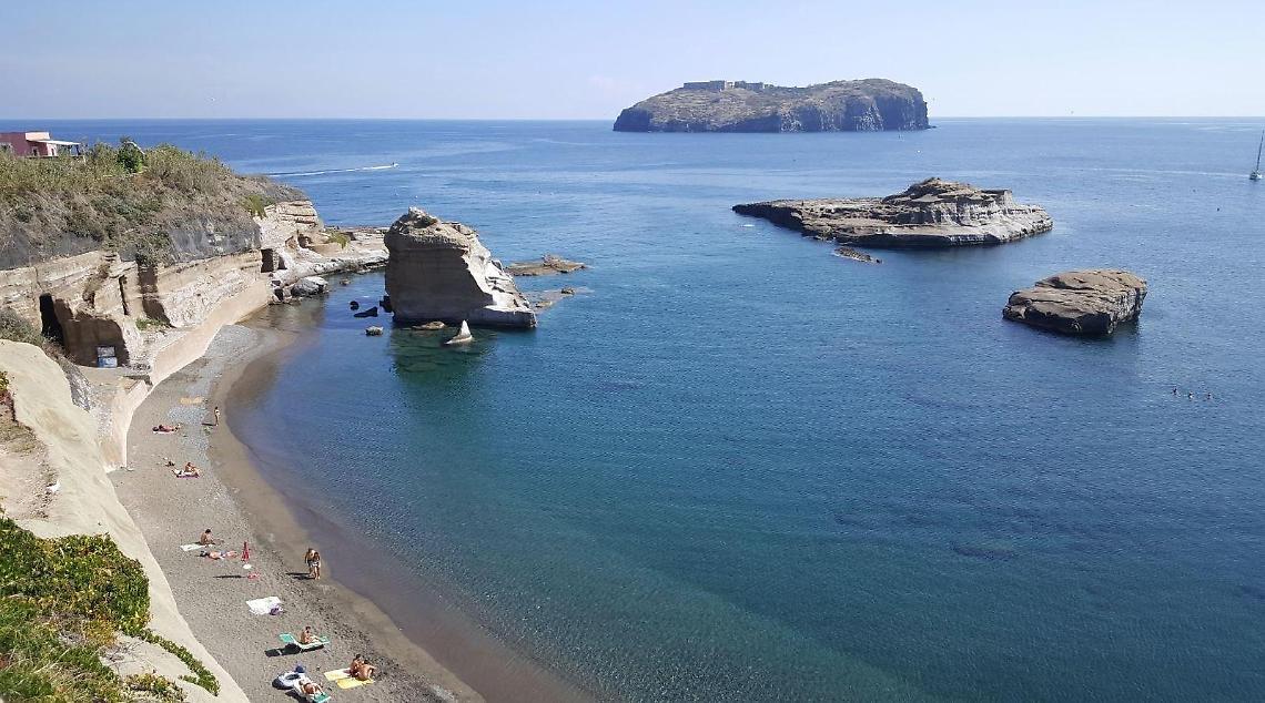 L'idea di Ponza e Ventotene contro il Coronavirus: solo turisti &laquo;certificati&raquo;