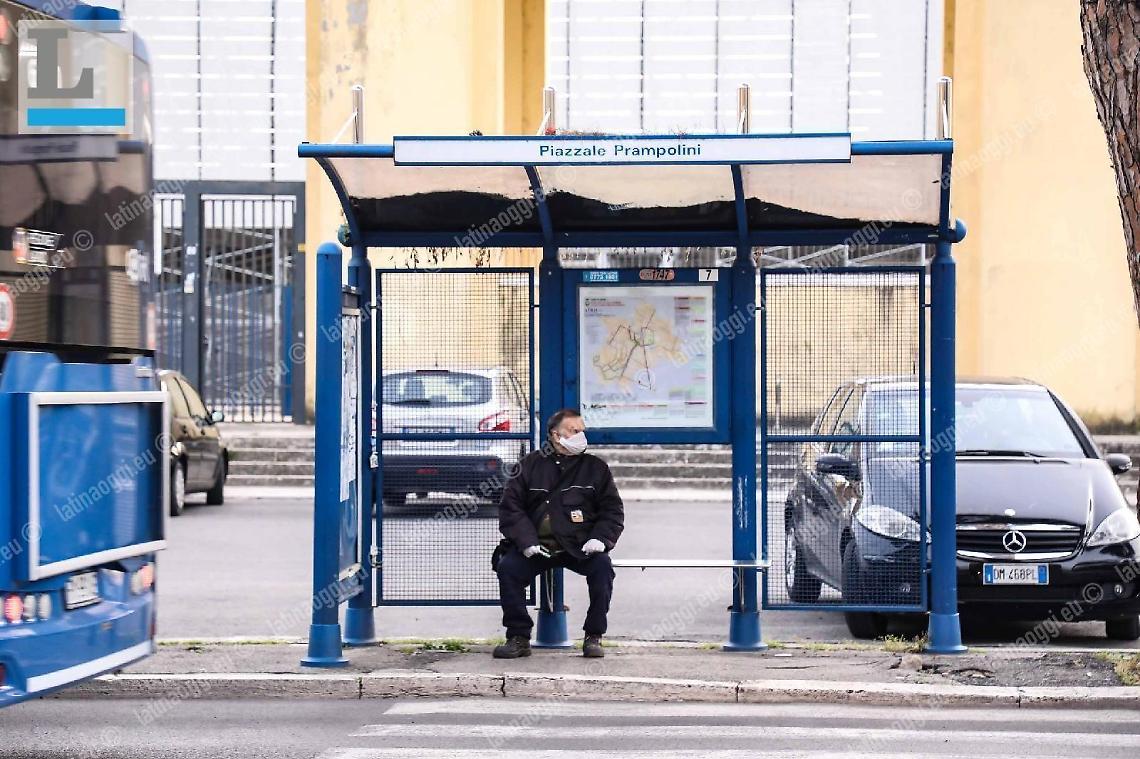 Coronavirus, fase 2 e trasporto pubblico: il nodo delle distanze