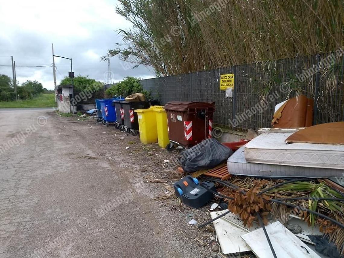 Una discarica a cielo aperto, la rabbia dei residenti
