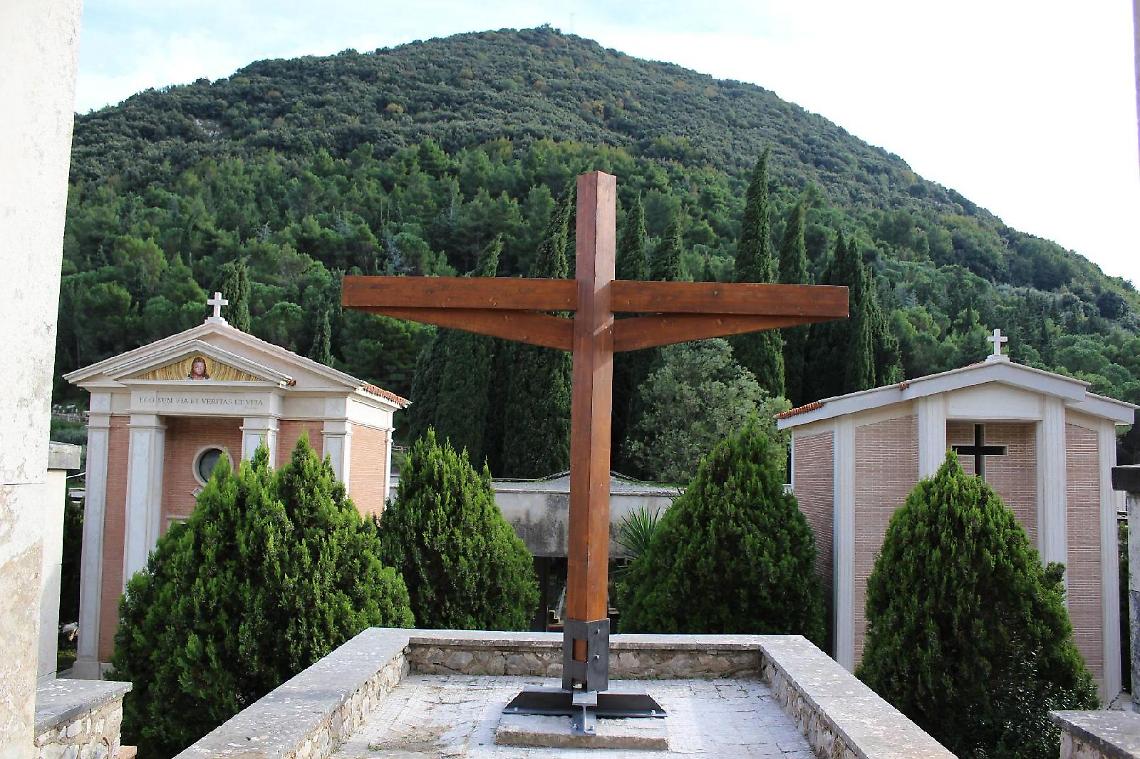 Coronavirus, riapre il cimitero di Fondi: ecco gli orari