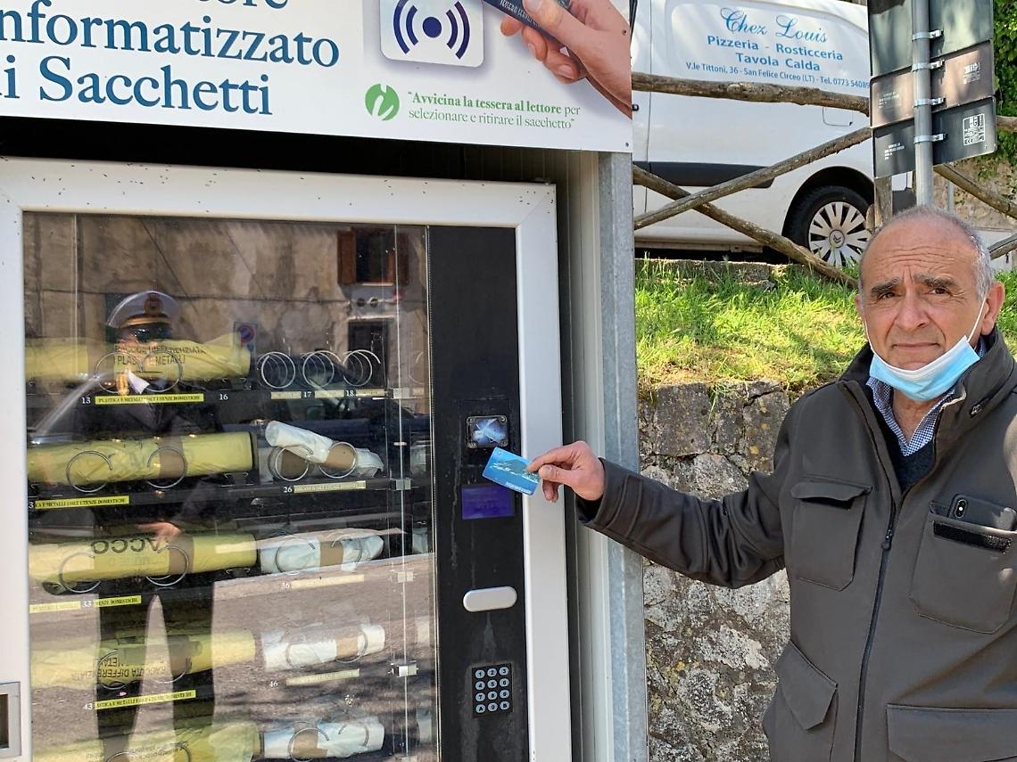 Coronavirus, 900 mascherine ritirate in citt&agrave; con i distributori automatici
