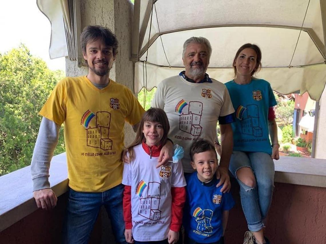 "Ve st&egrave;llo comm' alle lena" diventa una maglia e fa il giro del mondo