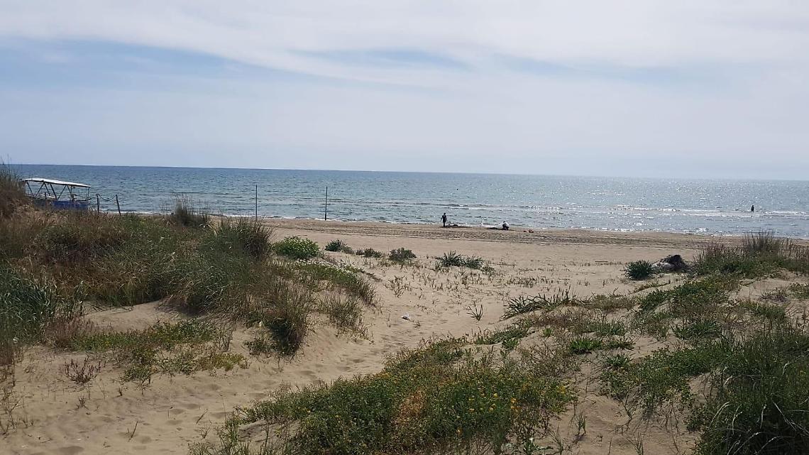 Andare al mare al tempo del covid: posti prenotati per la spiaggia libera