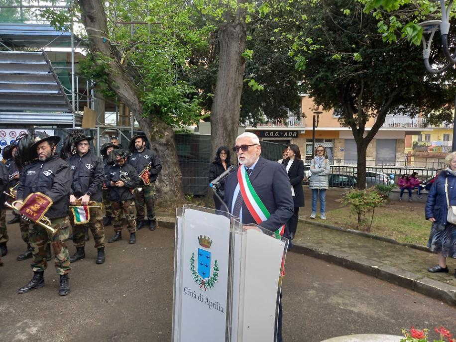 Il sindaco Principi durante il suo discorso 