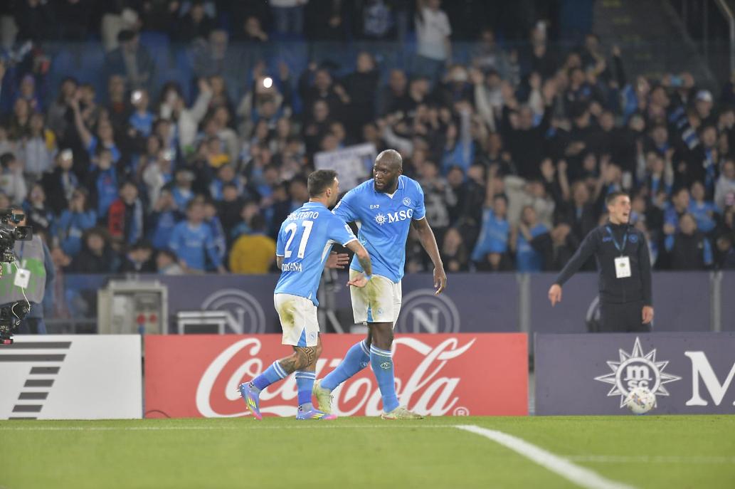 L'esultanza di Politano e Lukaku