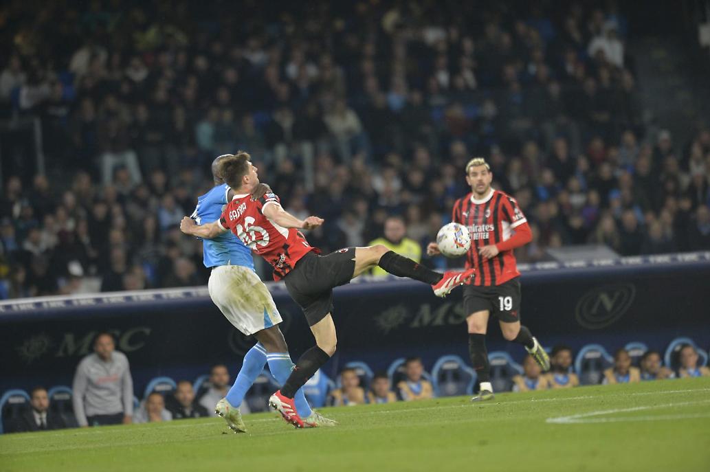Una fase del match in area rossonera