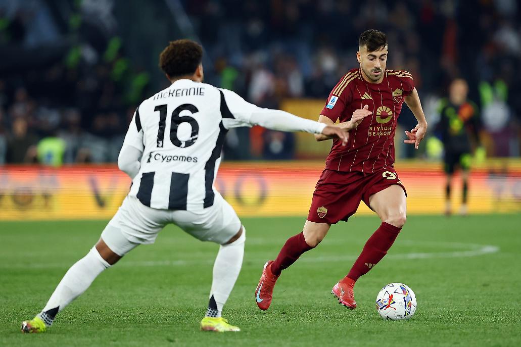 El Shaarawy tenta di andar via ad un avversario