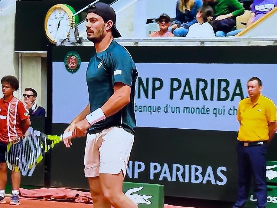 Un primo piano del tennista pontino