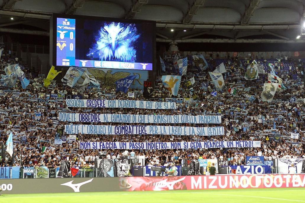 Gli striscioni in Curva Nord