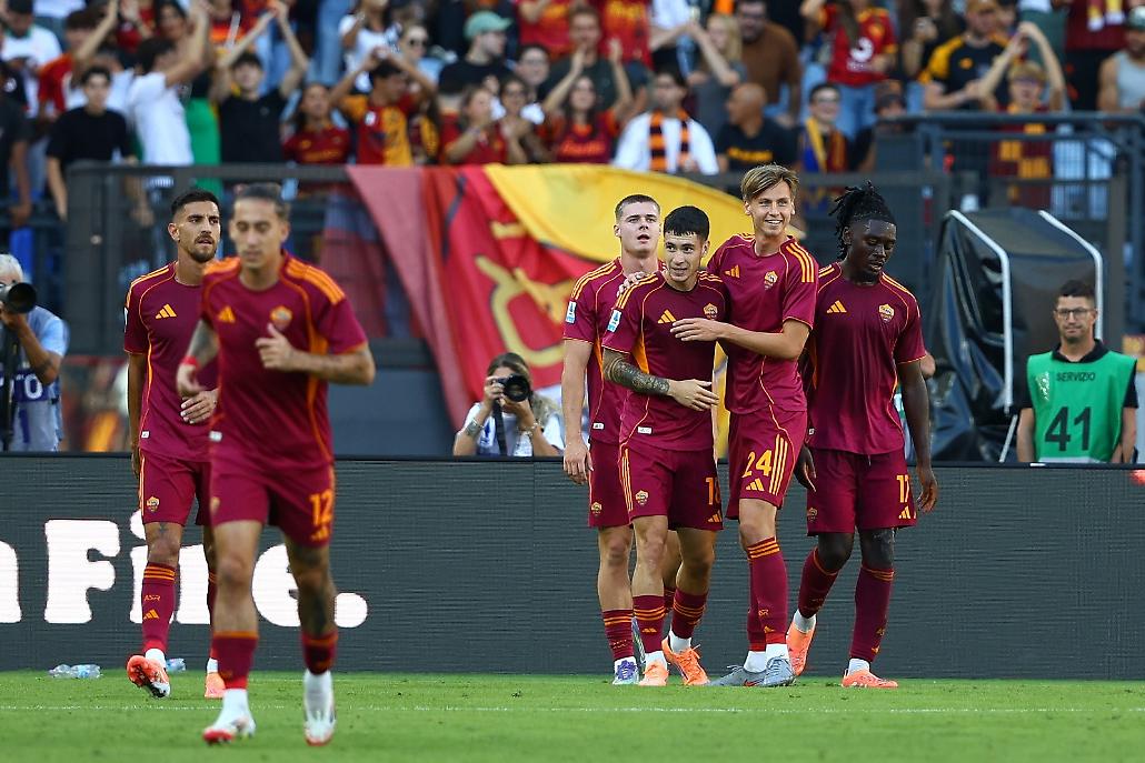 L'esultanza dopo il 2-0 di Soulè