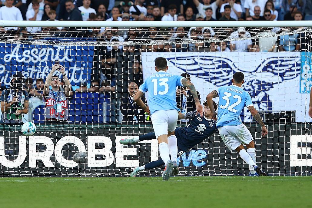 Il rigore del 3-3 trasformato da Cataldi