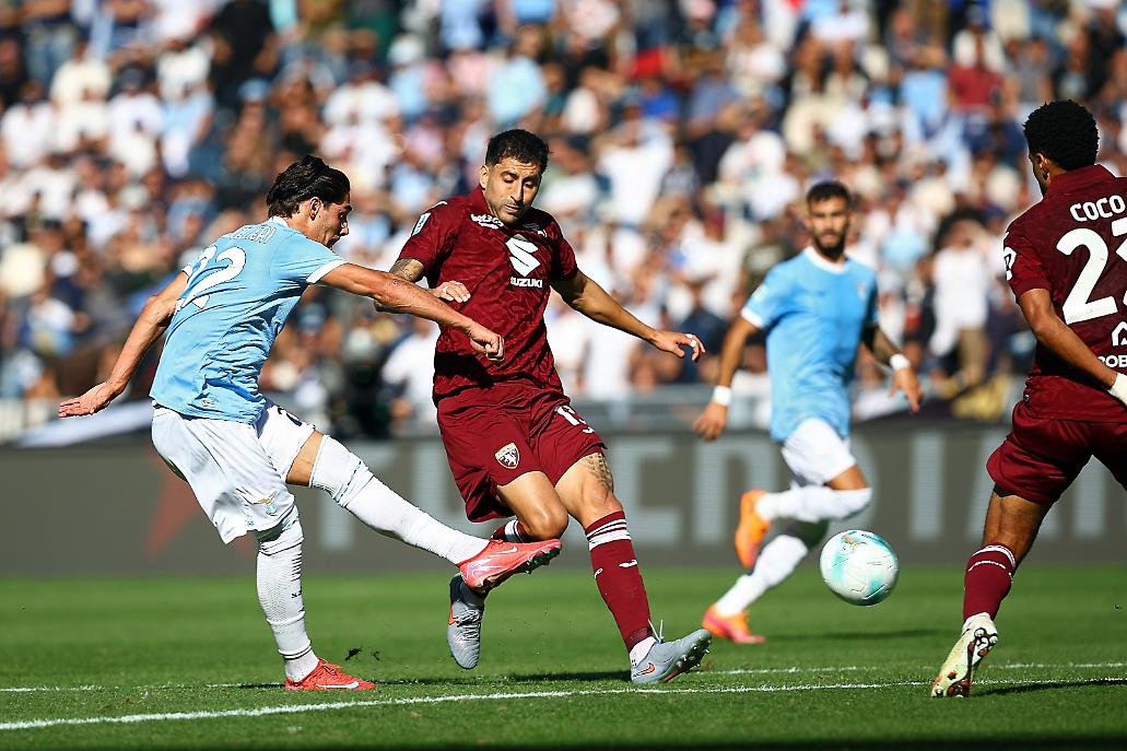 Cancellieri calcia il pallone dell'1-1