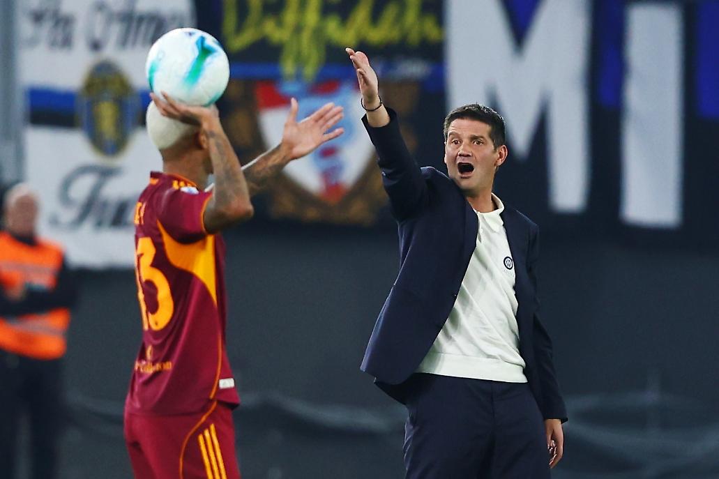 La grinta di Chivu in panchina