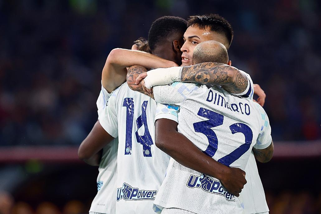 L'esultanza dei giocatori dell'Inter dopo il gol di Bonny