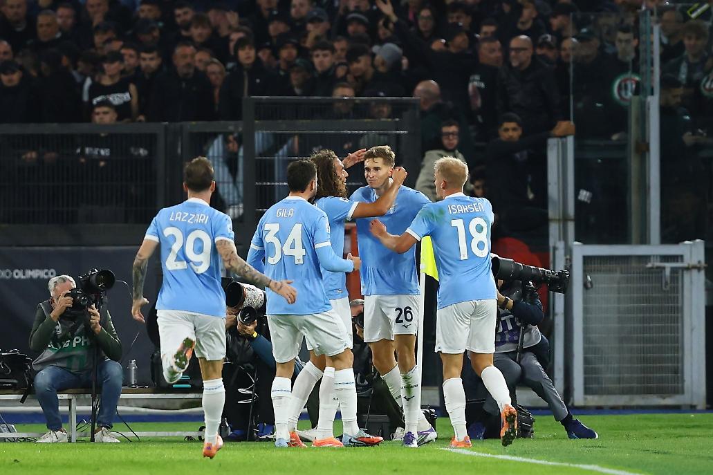 La Lazio esulta dopo l'1-0