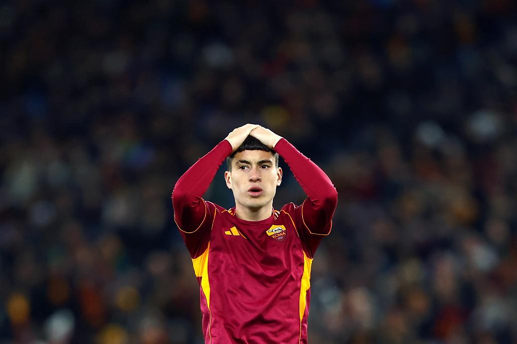 Soulè con le mani tra i capelli