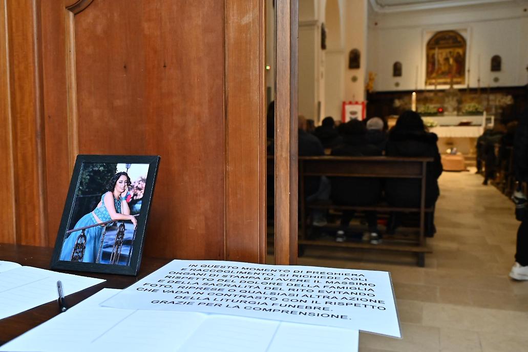 Un momento del funerale