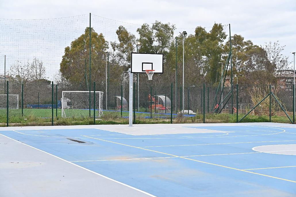 Il campo da basket e pallavolo