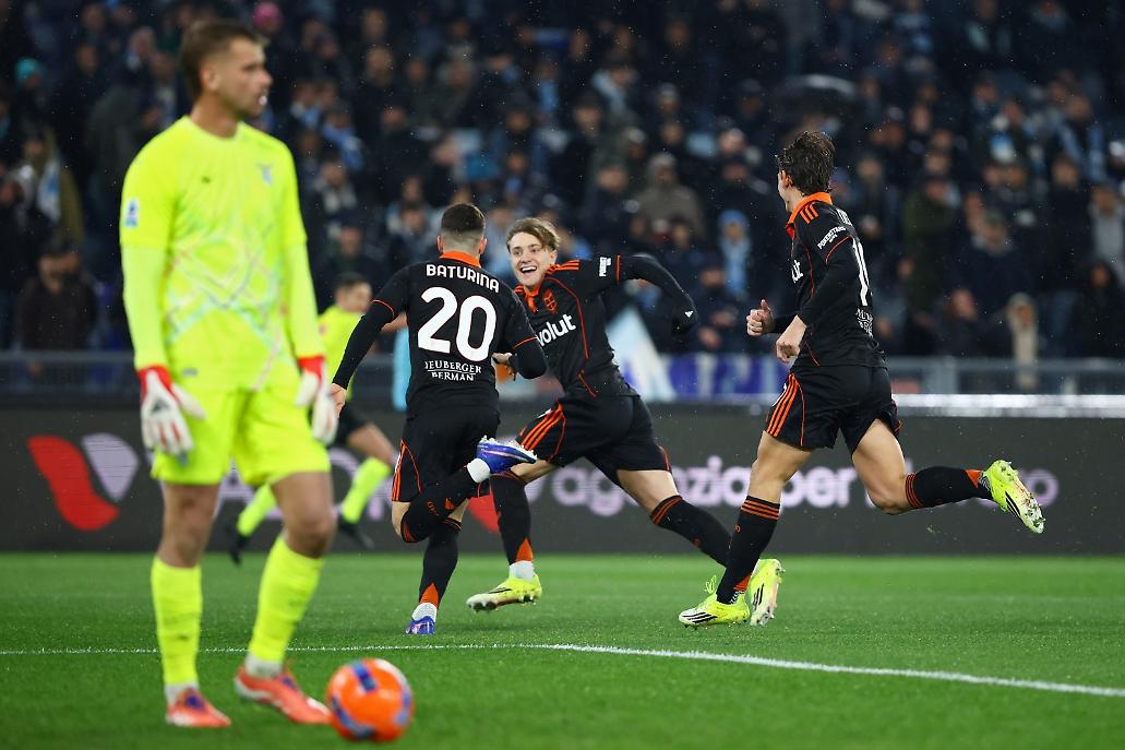 L'esultanza di Baturina dopo il primo gol