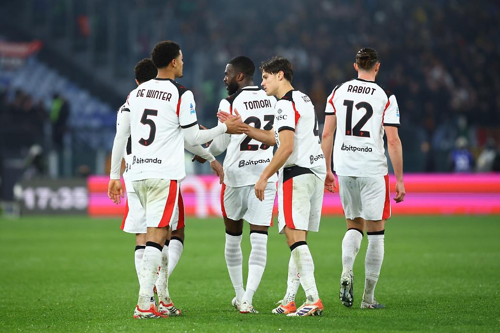 Il Milan esulta dopo la rete di De Winter