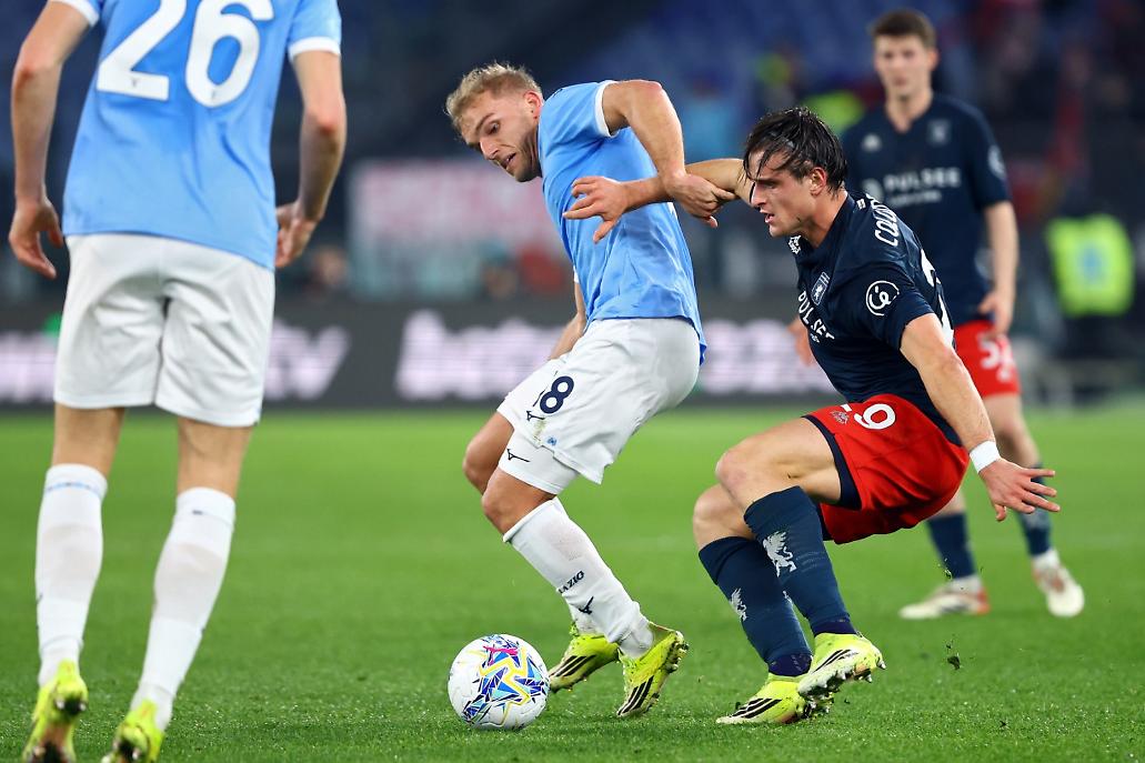 Isaksen cerca di andar via ad un avversario