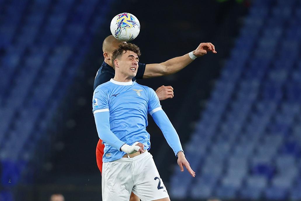 Contrasto in area di Maldini