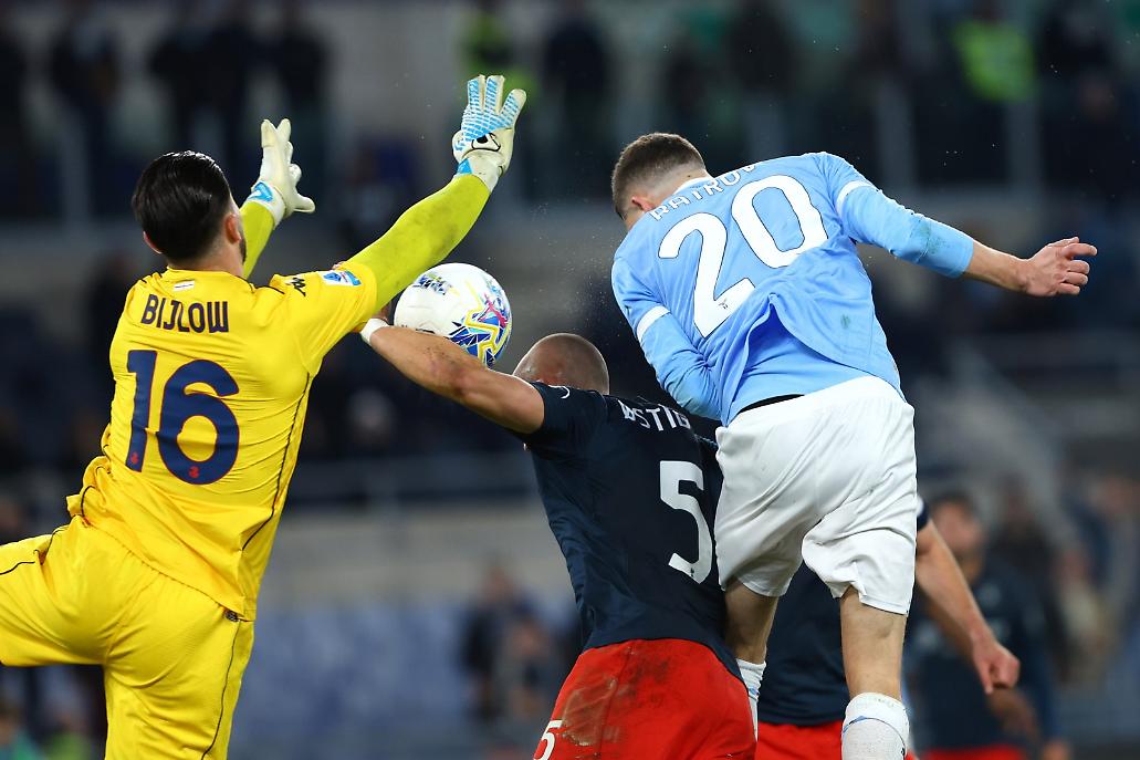 Il fallo di mano di Ostgard su incursione di Ratkov