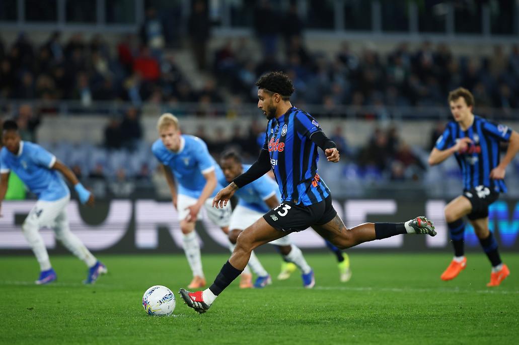 Il rigore dell'1-0 di Ederson