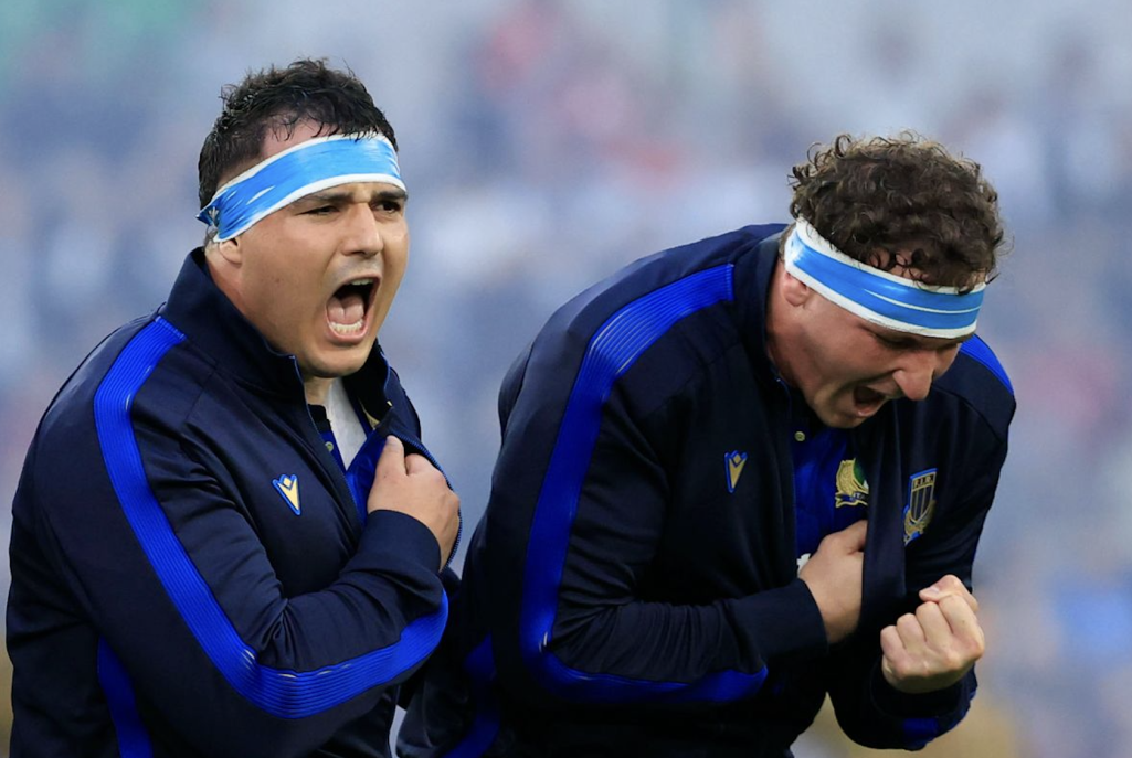 Fischetti si carica durante l'inno