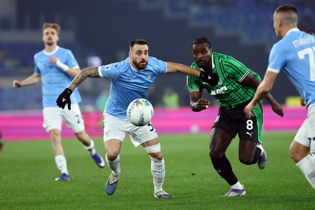 Gila rincorre un avversario del Sassuolo