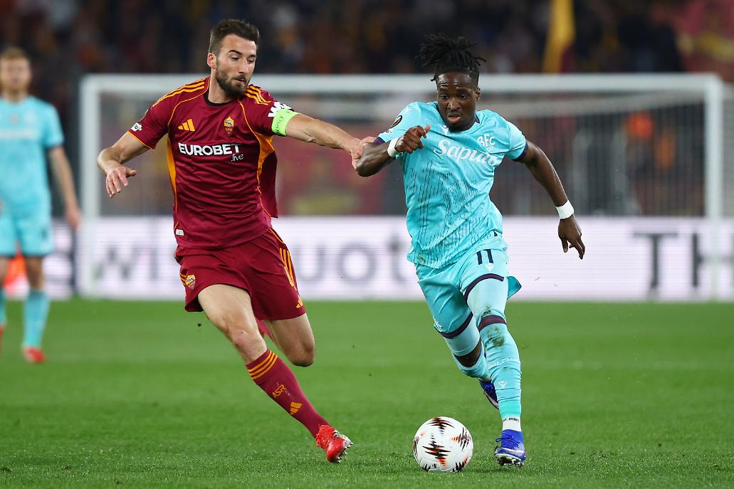 Cristante rincorre un avversario