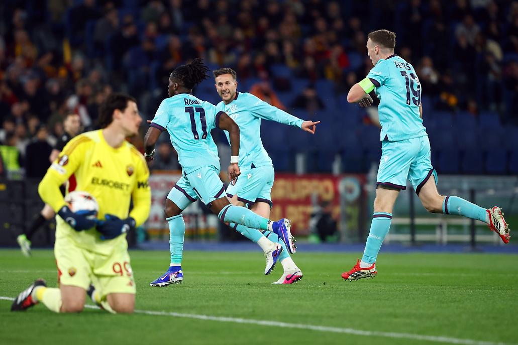 L'esultanza del Bologna dopo la rete iniziale