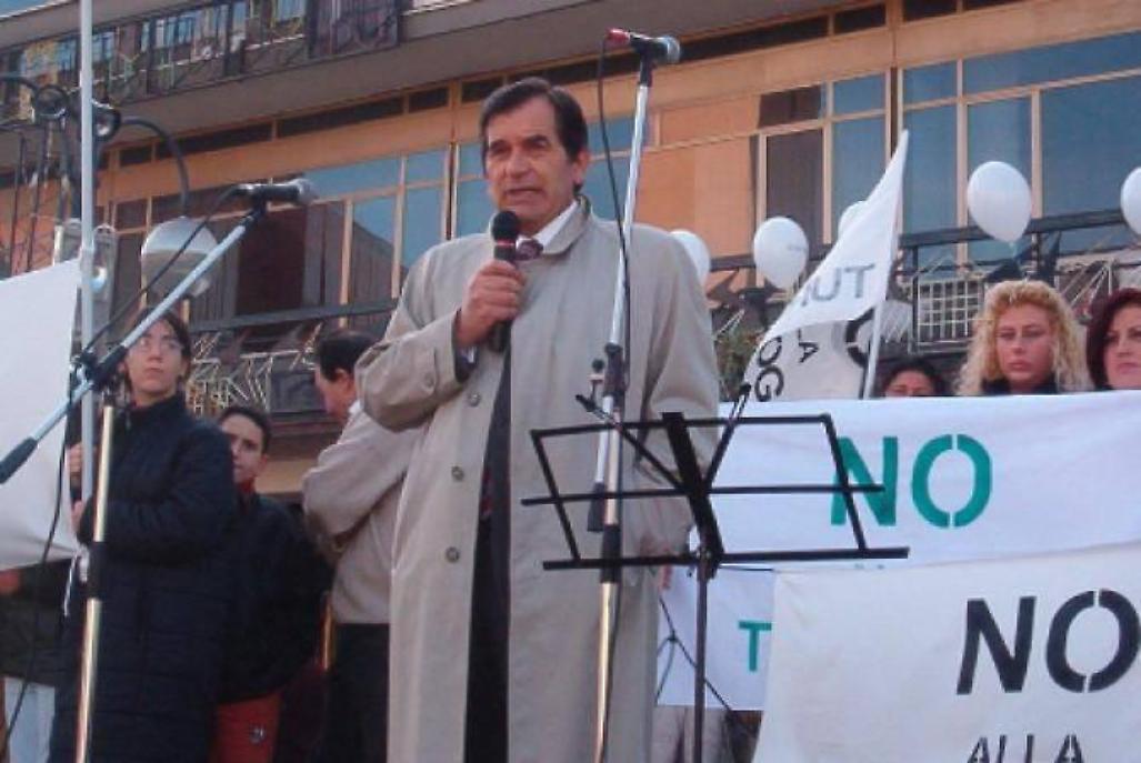 Luigi Meddi Ã¨ stato per due volte sindaco di Aprilia: dal 1990 al 1994 e dal 2002 al 2004. E' morto il 4 aprile 2004 mentre era in carica