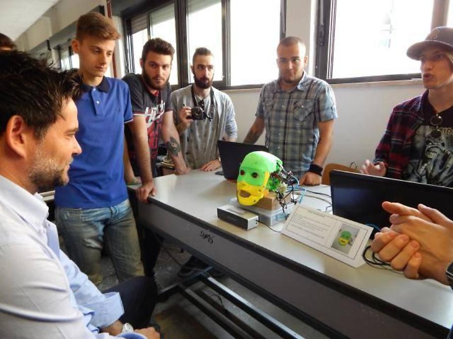 L'assessore Vittorio Marchitti con i ragazzi durante il Rosselli Project Day