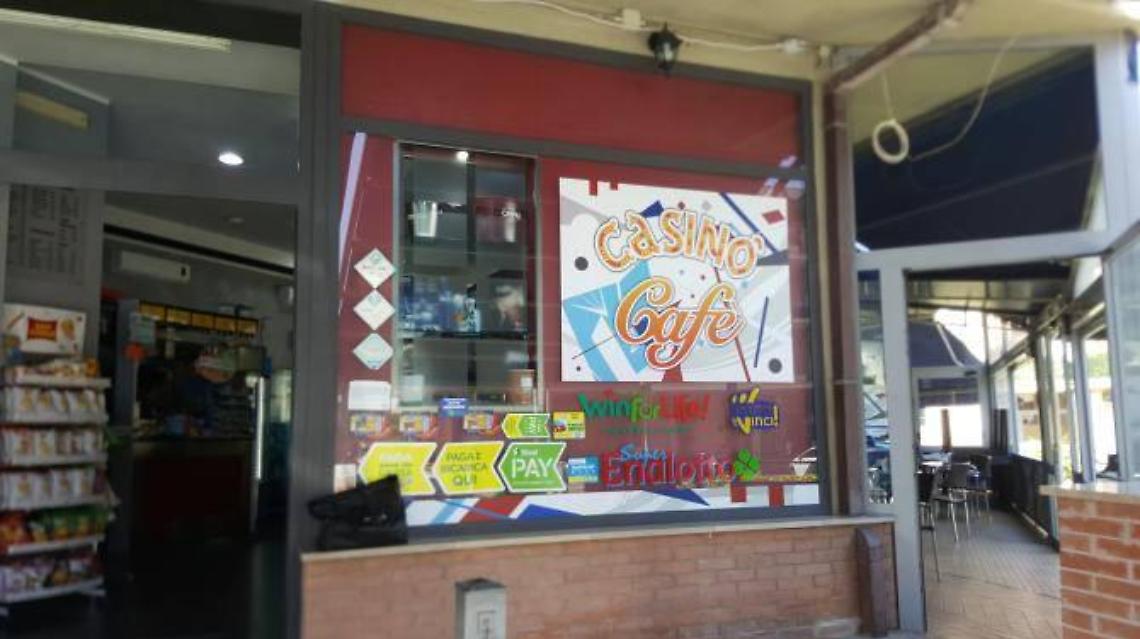 L'insegna all'ingresso del Casino CafÃ¨ in via Clementi